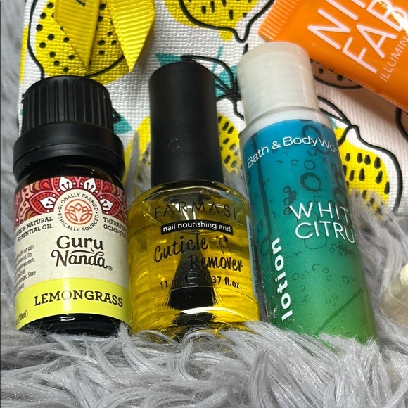 IPSY Lemon Print Cosmetic Bag & Beauty Bundle Citrus Focused Theme Gifts - Picture 4 of 10